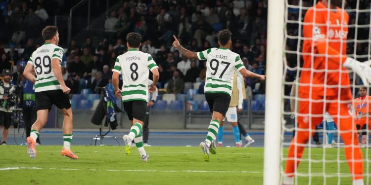 Lo Sporting Lisbona in gol a Napoli (Foto ANSA)