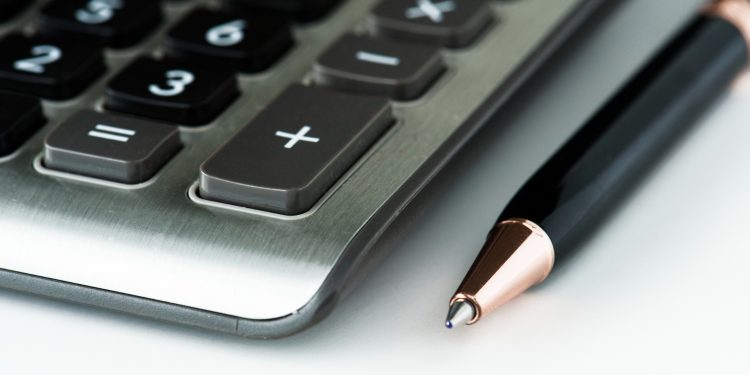 Penna e calcolatrice