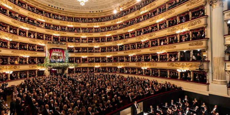 L'interno del Teatro alla Scala di Milano (Ansa)
