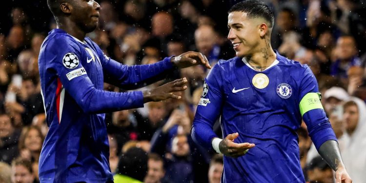 Enzo Fernandez esulta dopo il rigore trasformato per il Chelsea (Foto Ansa)