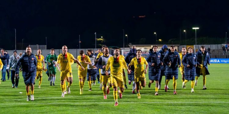 Il Guidonia festeggia una vittoria (da facebook.com/Guidoniamontecelio1937fc)