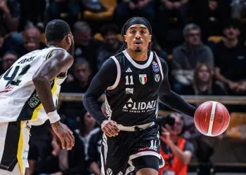 Brandon Taylor in azione con la Virtus Bologna (da facebook.com/virtusbologna)
