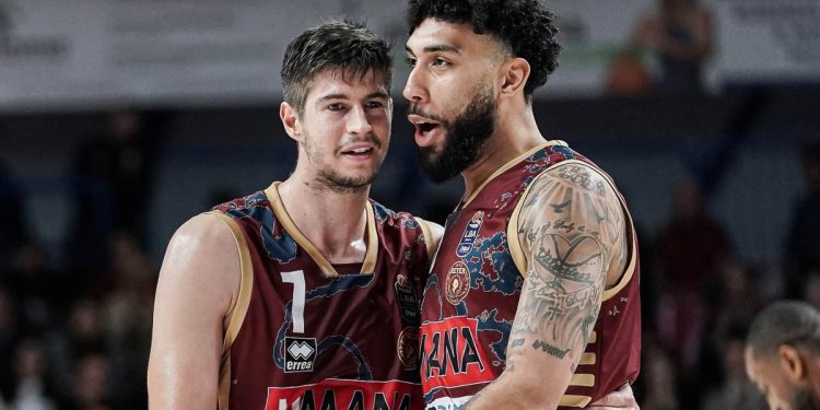 Leonardo Candi e Denzel Valentine con la Reyer Venezia (da facebook.com/ReyerVenezia)
