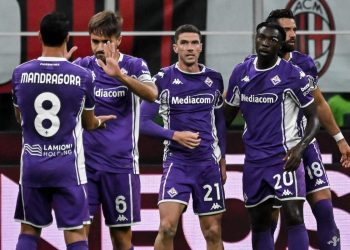 L'esultanza dei giocatori della Fiorentina (Foto Ansa)