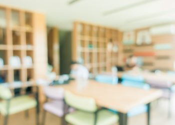 Scuola e banchi vuoti