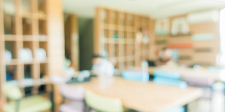 Scuola e banchi vuoti