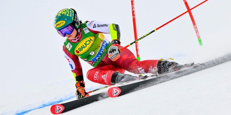 Julia Scheib nel gigante femminile di Soelden (Foto ANSA)