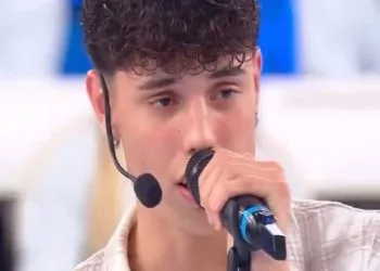 Riccardo e la dedica allo zio morto nella puntata di Amici 25 (Fonte WittyTV)