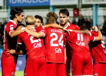 L'esultanza dei giocatori del Bari (sscalciobari.it)