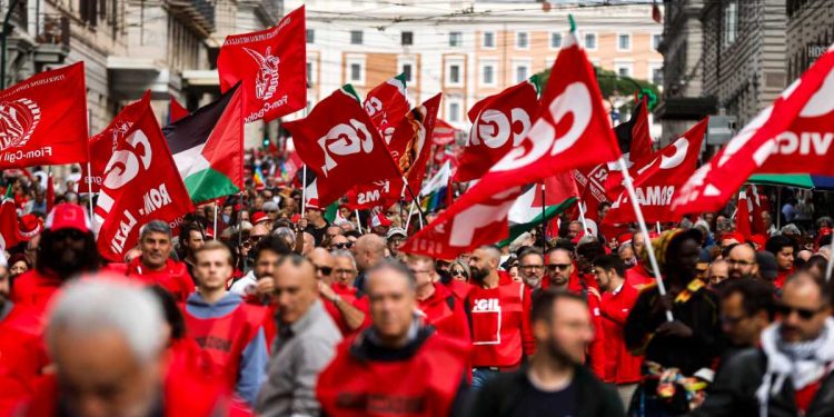 La manifestazione Cgil dl 25 ottobre 2025 a Roma (Ansa)
