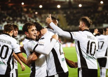 L'esultanza dei giocatori del Cesena (cesenafc.com)