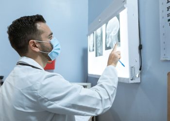 Lastra al cervello e Raggi-X (Foto: Pexels)