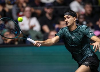 Lorenzo Sonego in azione a Parigi Bercy (Foto ANSA)