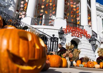 Zucche di Halloween alla Casa Bianca il 30 ottobre 2025 (Ansa)
