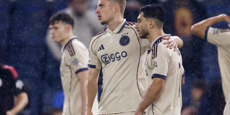 La delusione dei giocatori dell'Ajax (Foto Ansa)