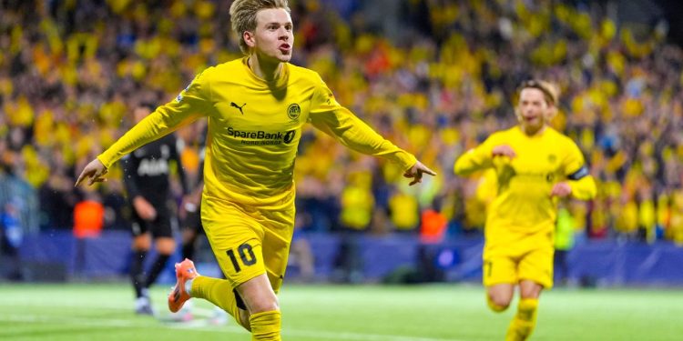 L'esultanza di Hauge dopo un gol in Champions League col Bodo/Glimt (Foto Ansa)