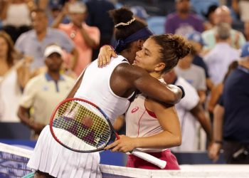 L'abbraccio tra Jasmine Paolini e Coco Gauff a Cincinnati (Foto ANSA)