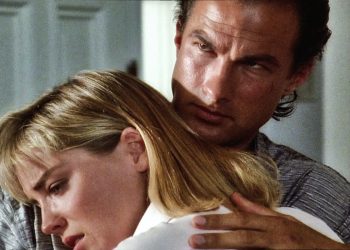 Steven SEagal e Sharon Stone in "Nico", film su Italia 1 (Foto Web)