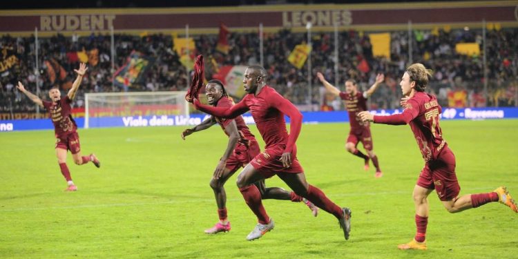 L'esultanza di Okaka dopo un gol col Ravenna (ravennafc.it)