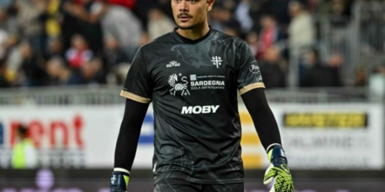 Elia Caprile in campo con il Cagliari (Foto: Web)