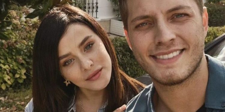 Fidanzata di Burak Tozkoparan, Cihan de La notte nel cuore