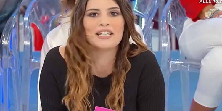 chi è angela, corteggiatrice di uomini e donne