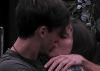 Jonas e Anita, bacio al Grande Fratello 2025