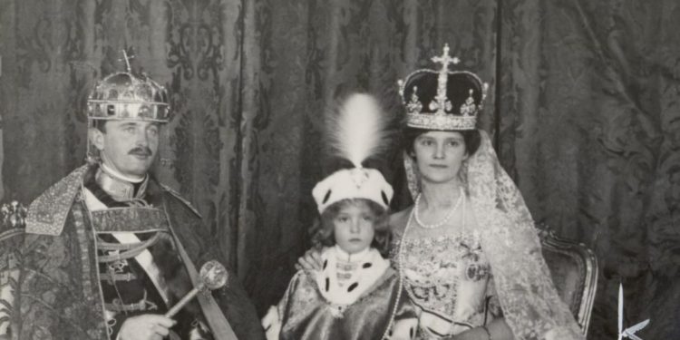 L'incoronazione di Carlo e Zita, 1916 (foto da Wikipedia)