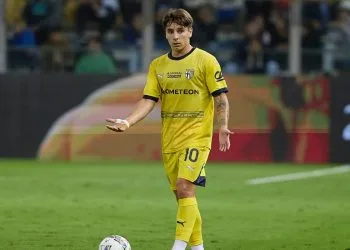 Adrian Bernabé in campo con il Parma (Foto: Web)