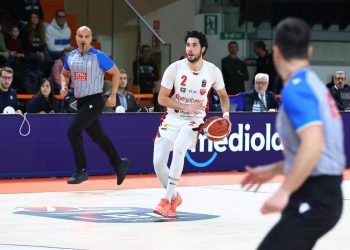 Davide Alviti con la Openjobmetis Varese (da facebook.com/pallvarese)