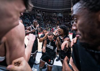 Matt Morgan e Carsen Edwards esultano con la Virtus Bologna (da facebook.com/virtusbologna)