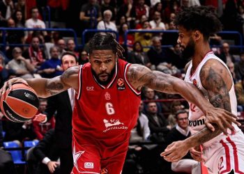 Devin Booker in Milano Olympiacos (da facebook.com/OlimpiaMilano1936)