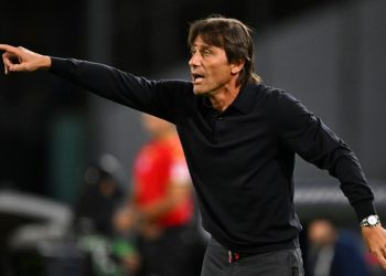 Antonio Conte sulla panchina del Napoli (Foto: Web)