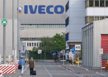 Stabilimento Iveco in Germania (Foto: ANSA-EPA/TOBIAS KLEINSCHMIDT)