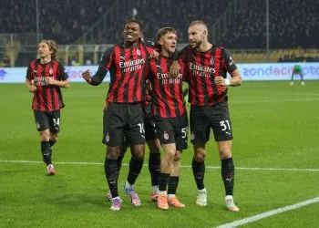 Rafael Leao, Alexis Saelemaekers e Strahinja Pavlovic esultano con il Milan (Foto ANSA)