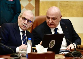 Il presidente del Libano Joseph Aoun (d) con il primo ministro Nawaf Salam (Ansa)