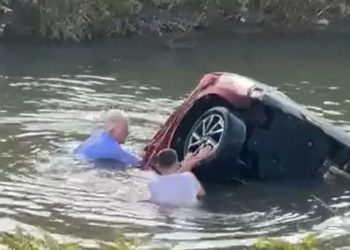 Padova, auto finisce nel canale: 83enne salvato da un ex dipendente