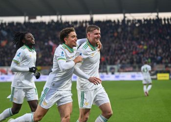 Evan Ferguson festeggia il gol in Cremonese Roma (Foto ANSA)