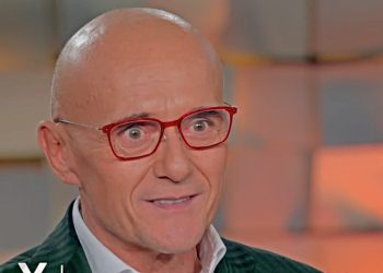 Alfonso Signorini sposa il compagno Paolo, non vivranno insieme (Screen Mediaset Infinity)