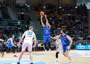 Amedeo Della Valle al tiro con l'Italia (Foto ANSA)