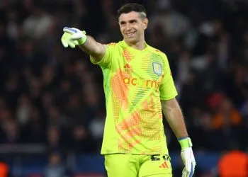 Emiliano Martinez con la maglia dell'Aston Villa (Foto: Web)
