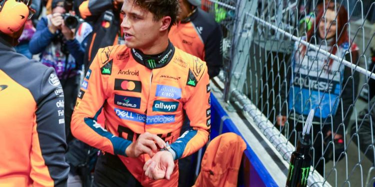 Lando Norris a Las Vegas con la McLaren (Foto ANSA)