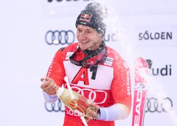 Marco Odermatt festeggia la vittoria di Soelden (Foto ANSA)