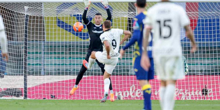 Mateo Pellegrino a segno in Verona Parma (Foto ANSA)