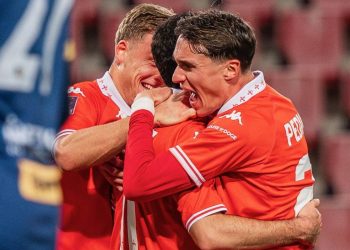 Leonardo Pedicillo esulta coi compagni della Triestina (triestina1918.it)