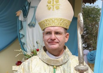 Cambogia, il vescovo Phnom Penh Olivier Schmitthaeusler (Foto: Twitter/X)