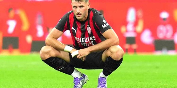 Santiago Gimenez con la maglia del Milan (Foto: Web)