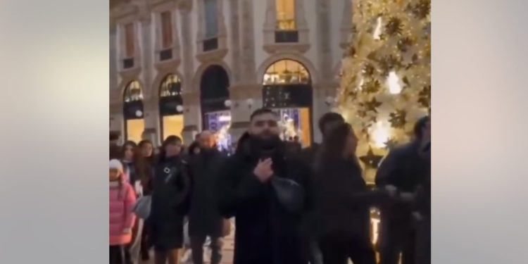 Musulmano in galleria a Milano