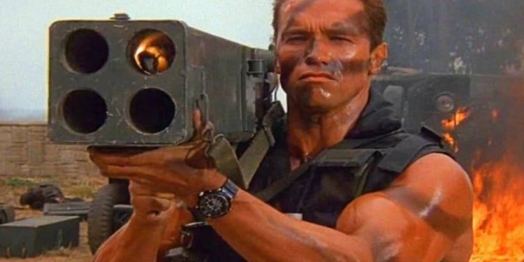 Arnold Schwarzenegger in Commando, film su Rete 4 (Foto Web)
