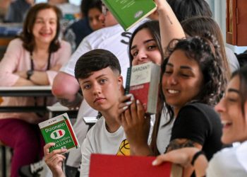 Studenti all'esame di maturità (Ansa)